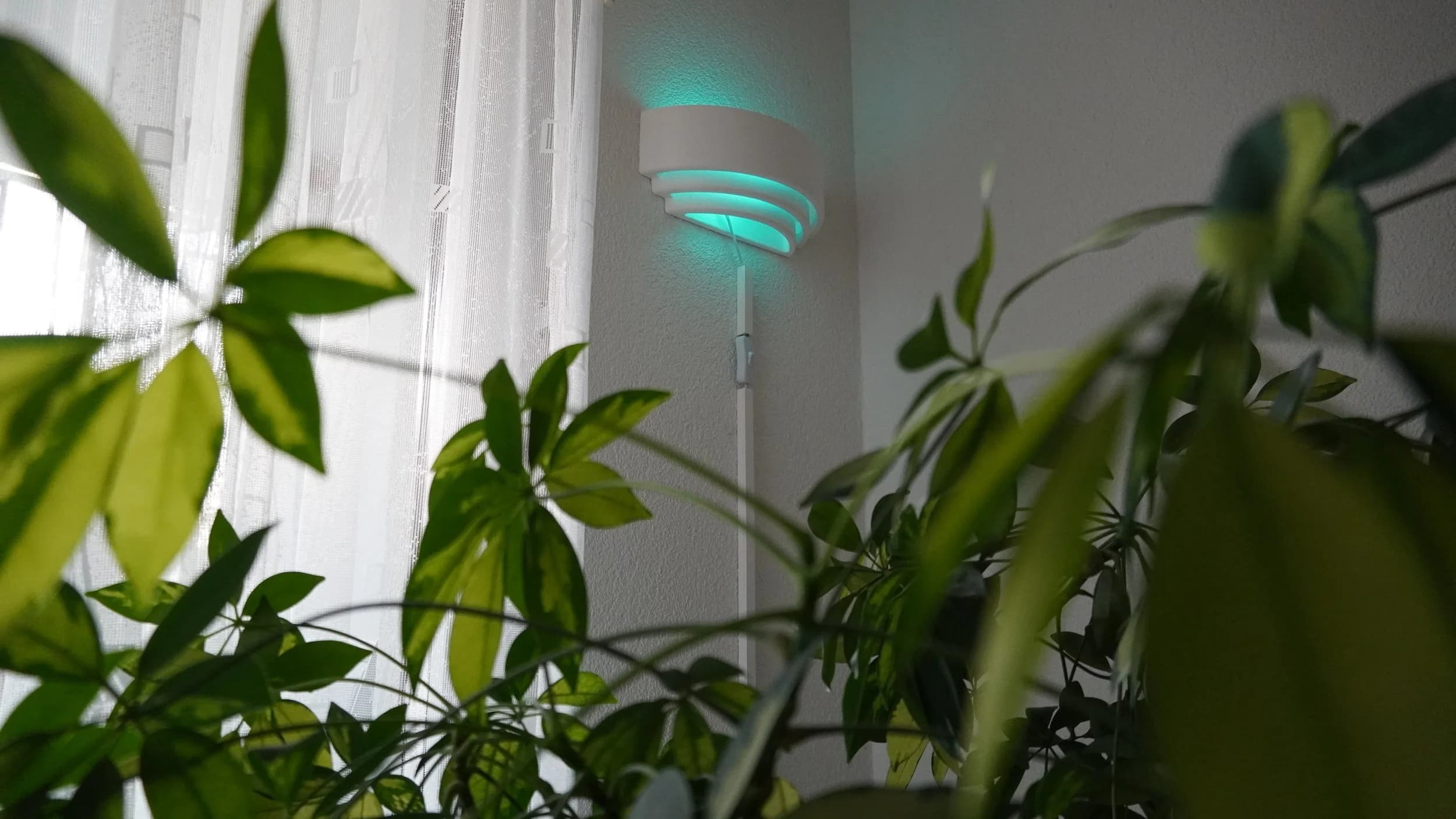 Indirekte LED-Beleuchtung hinter Möbel